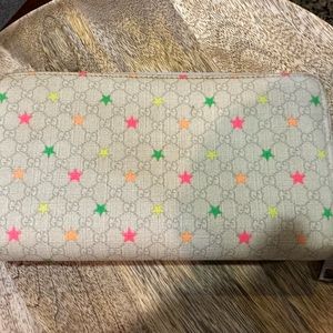 GUCCI White Star Print GG Supreme Canvas Continental Wallet.
